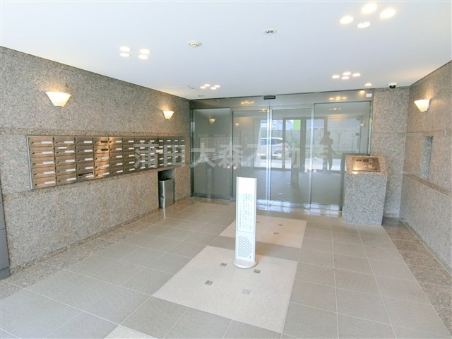 ルーブル蒲田南参番館のエントランス|防犯カメラTVモニター付オートロック宅配BOXメールBOX管理人室　エントランス