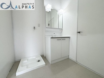 【独立洗面台】 | 垂水区桃山台七丁目　中古戸建 | 忙しい朝の身支度も効率良くできるシャンプードレッサー♪