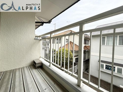 【バルコニー】 | 垂水区桃山台七丁目　中古戸建 | 南バルコニーで毎日のお洗濯も快適です♪