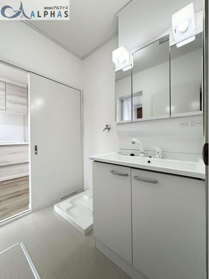 【独立洗面台】 | 垂水区桃山台七丁目　中古戸建 | 忙しい朝の身支度も効率良くできるシャンプードレッサー♪