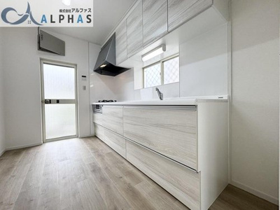 【キッチン】 | 垂水区桃山台七丁目　中古戸建 | ホワイト調で統一された清潔感あふれるキッチン♪