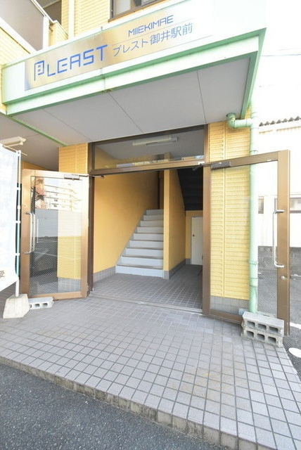 PLEAST御井駅前のロビー