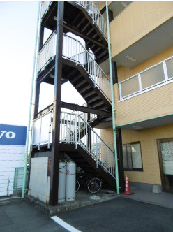 PLEAST御井駅前の駐車場