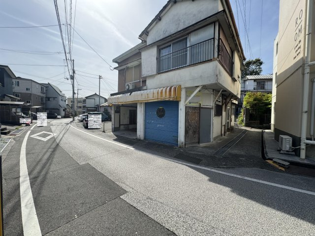 高知市旭天神町　売土地の前面道路含む現地写真