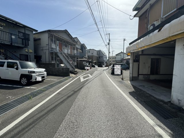 高知市旭天神町　売土地の前面道路含む現地写真