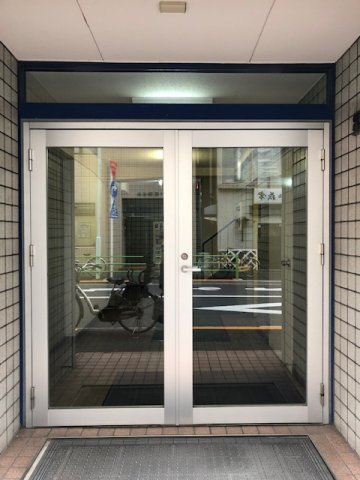 第２明治ビルのエントランス