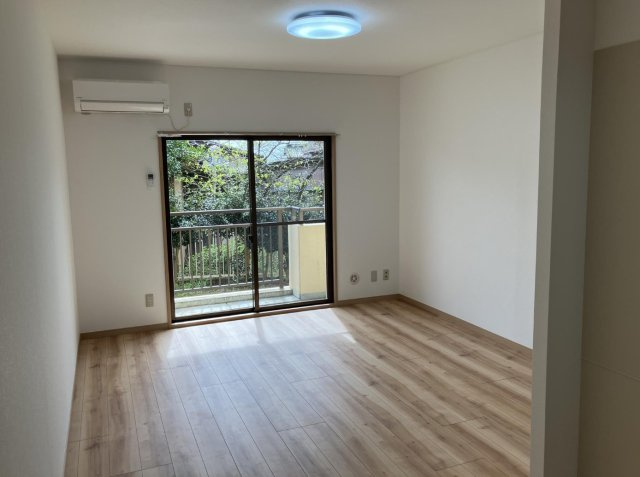 アイビス小絹Ａの居間・リビング