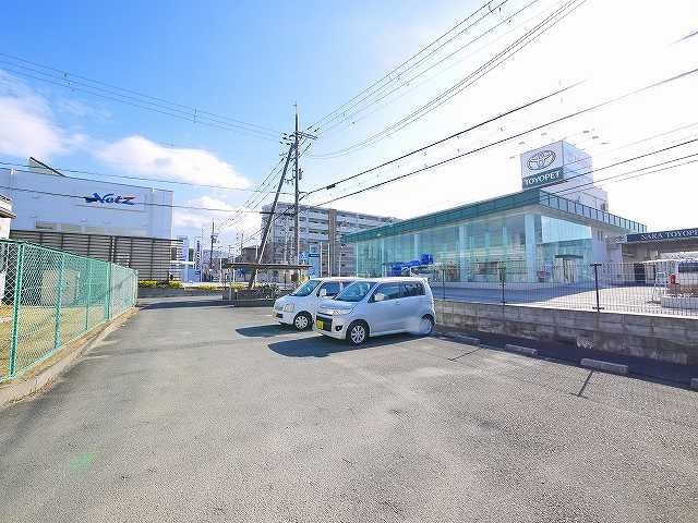 レオパレス和の駐車場|駐車場に車を止められます