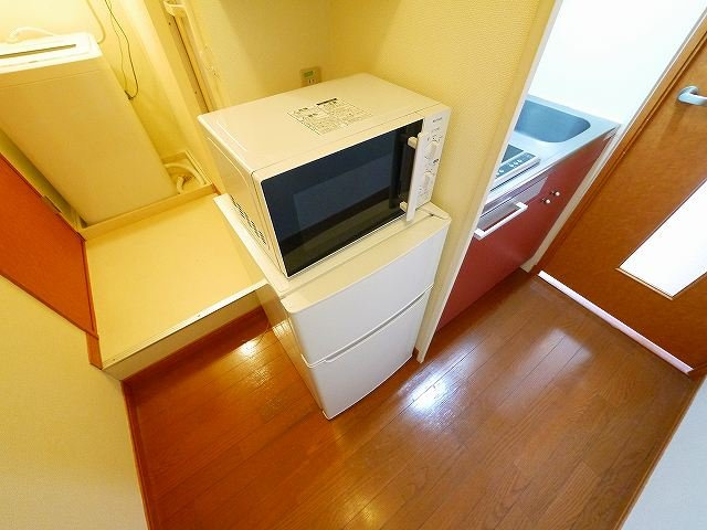 レオパレス和のキッチン|２ドア冷蔵庫・電子レンジ