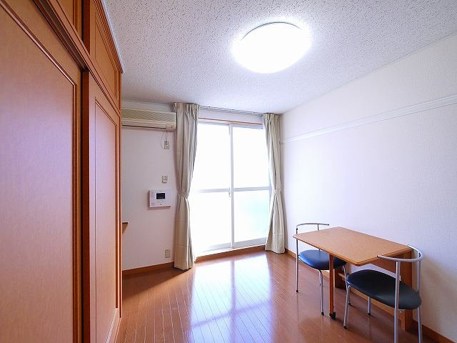 レオパレス和の洋室|きれいな洋室です
