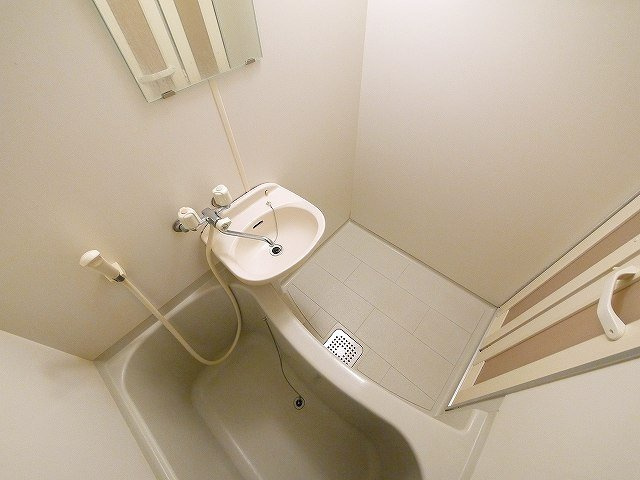 レオパレス和の浴室|ゆったり過ごせるお風呂です