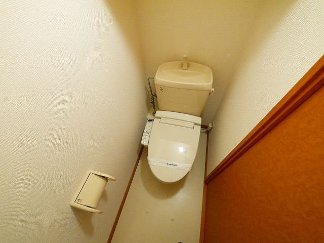 レオパレス和のトイレ|清潔感のあるトイレです