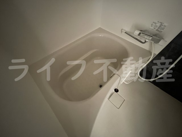エムフラット衣摺Ⅰの浴室|落ち着いた空間のお風呂です