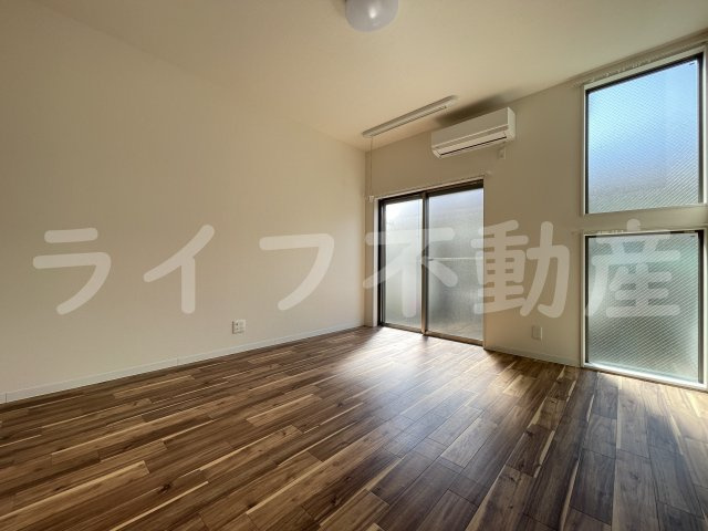 エムフラット衣摺Ⅰの居間・リビング|こちらの居間で趣味の時間をお楽しみください