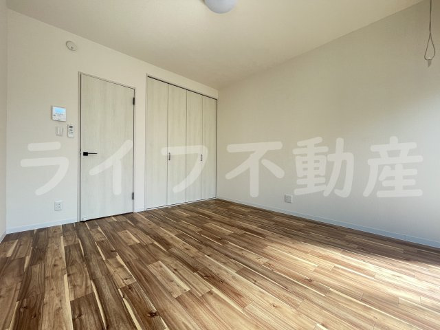 エムフラット衣摺Ⅰの内装|明るい色調の室内です