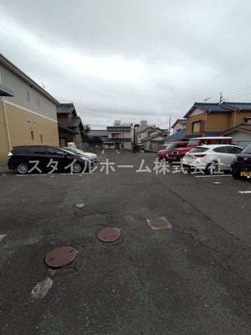 ラ・メゾンKの駐車場