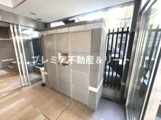 【エントランス】 | １Fに宅配ロッカーがあります。