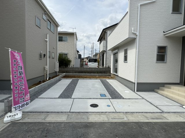 三郷市番匠免１丁目新築戸建の駐車場|2号棟駐車スペース・並列２台駐車可
