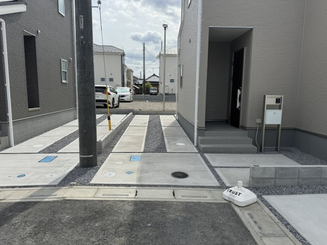 三郷市番匠免１丁目新築戸建の駐車場|3号棟駐車スペース・縦列２台駐車可