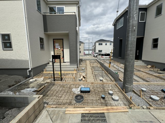 三郷市番匠免１丁目新築戸建の駐車場|10号棟駐車スペース・縦列２台駐車可