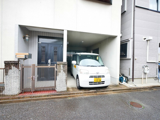 法蓮町テラスの駐車場