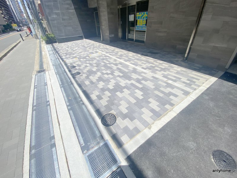 セレニテ江坂ミラク　仲介手数料無料の駐車場