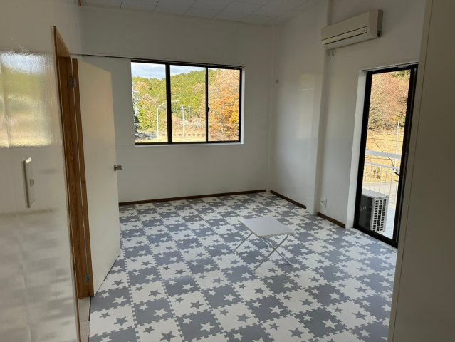 外山町 高橋様貸事務所の内装