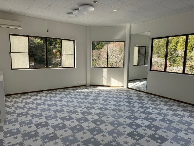 外山町 高橋様貸事務所の内装