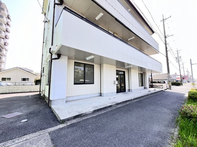 ヒナバシヒルの駐車場