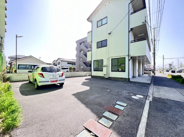 ヒナバシヒルの駐車場