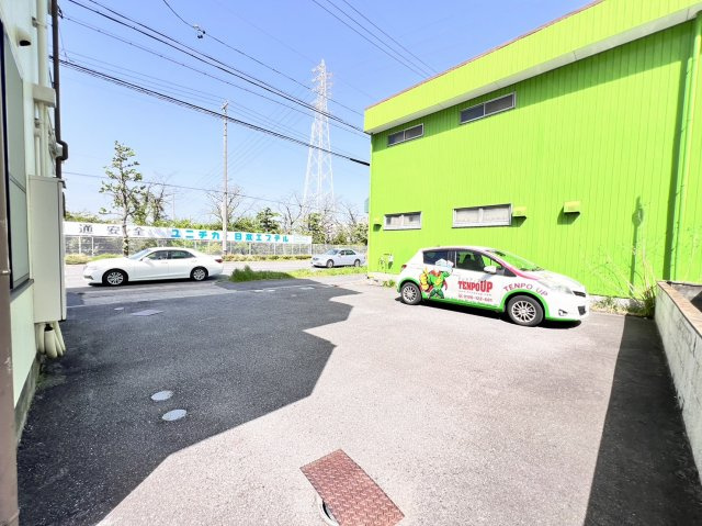 ヒナバシヒルの駐車場