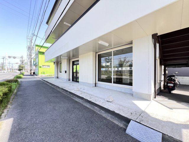 ヒナバシヒルの駐車場