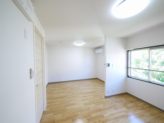 サンハイム　Ａ・Ｂ・Ｃ（杉本町）の居間・リビング|ゆったり過ごせる居間です