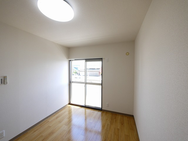 サンハイム　Ａ・Ｂ・Ｃ（杉本町）の寝室|落ち着いた色調の寝室です