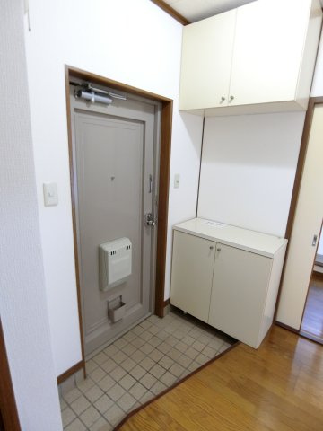 マンション桃山のエントランス