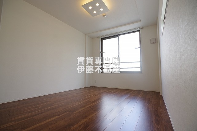 LUORE浄心の洋室