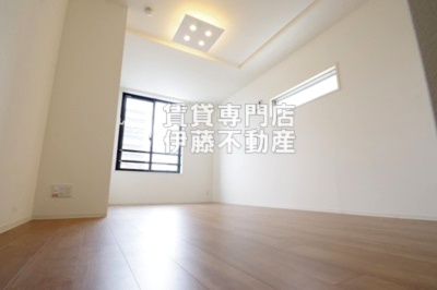 LUORE浄心EASTの洋室