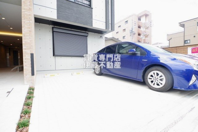 LUORE浄心EASTの駐車場