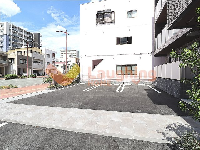 モンレーヴ本町の駐車場