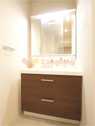 モンレーヴ本町の洗面所|コンパクトで使いやすい洗面所