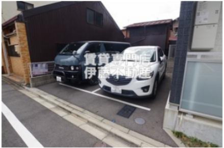 リブリ・シャトーエの駐車場