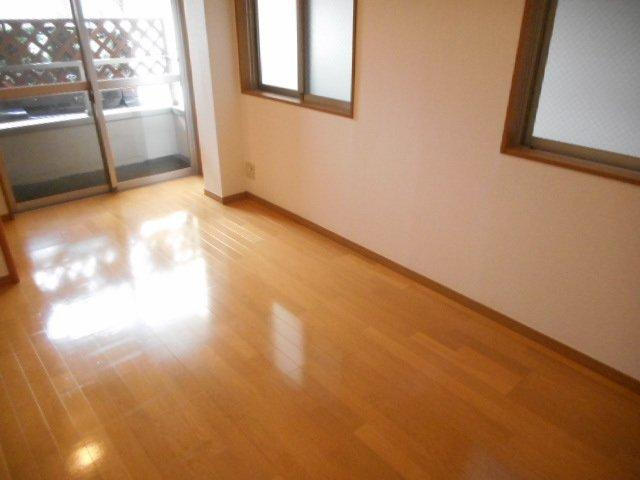 メゾン花Ⅱの居間・リビング