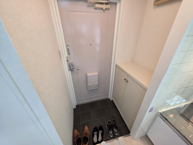 ハイネス成輪の玄関