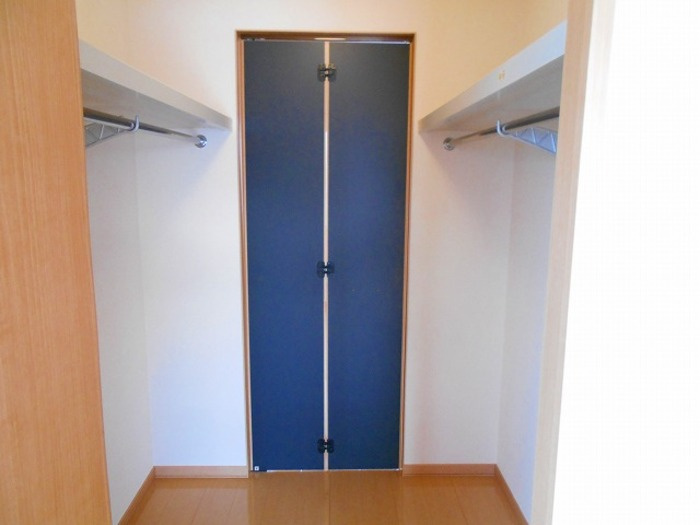 HARRISONS COAT SHIMIZUの収納