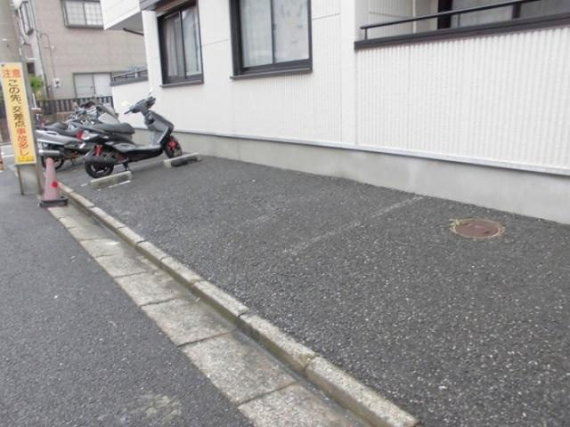 レインボーハウスの駐車場