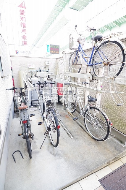 Etoile黒川の駐車場