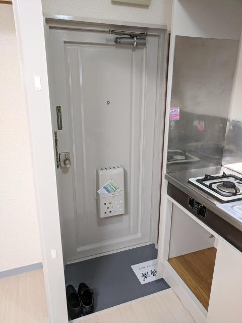 プチメゾン稲生の玄関