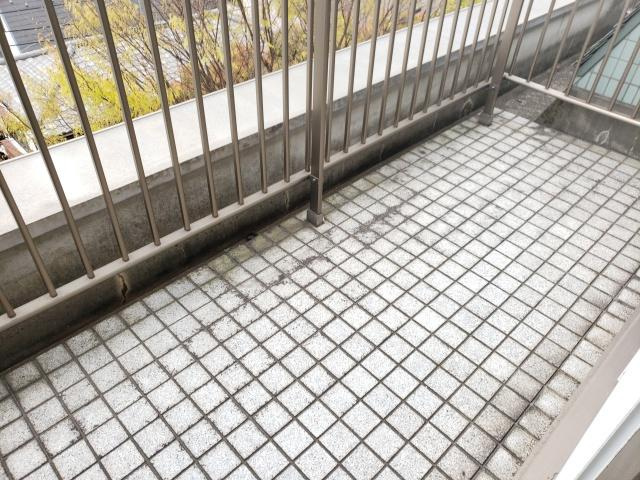 グランドコートA棟のバルコニー