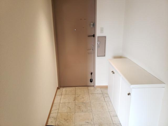 グランドコートA棟の玄関