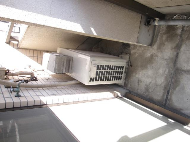 日成ビルのバルコニー